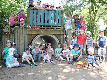 Die Mäuse- und Bärenkinder sind schon aufgeregt: Diesen Sonntag feiert ihr Kindergarten ein Sommerfest mit dem 40. Jubiläum.  Foto: Katja Kölbl