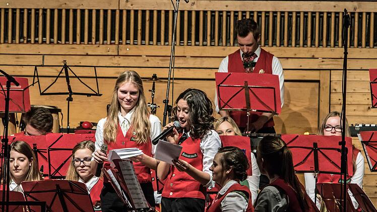 Impressionen vom Weihnachtskonzert in der Franz-Goebel-HalleFoto: Jochen Berger