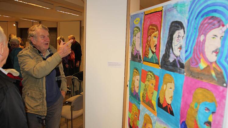 Als PopArt-Künstler verewigt: Ein Rückert-Konterfei nahmen die Schüler des Gymnasiums vor. Fotos: Ralf Kestel