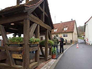 Das Brunnenhaus schmückt die Mitte von Seeshof.Foto: Arkadius Guzy