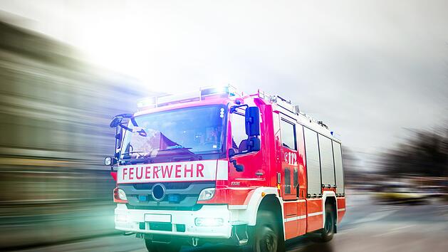 Kreis Forchheim: Schlafzimmer steht plötzlich in Flammen - Heizdecke löst Brand in Wohnung aus