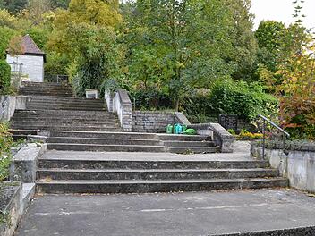 Die Friedhofstreppe ist marode. Foto: Andreas Lomb