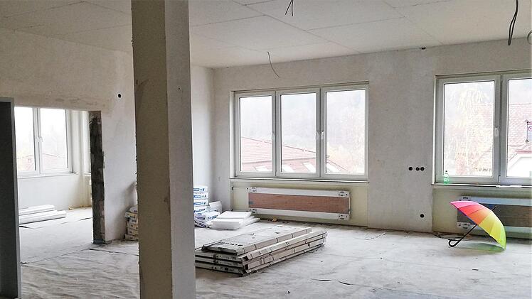 Hier wird ein gemütlicher Aufenthaltsraum mit Wiohnzimmer-Charakter und Blick auf die Saale-Au geschaffen. Sigismund von Dobschütz