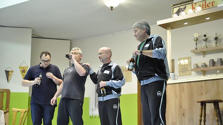 Impressionen aus der Kömödie "Der Ball ist rund". Foto: Peter Klopf