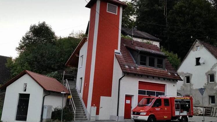 ... bis es zum 125-jährigen Gründungsjubiläum in neuer Pracht erstrahlte. Fotos: Feuerwehr