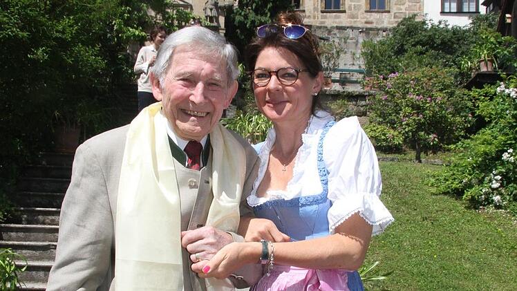 Tochter Iris von Künßberg-Schmidt genoss den Tag mit ihrem lieben Papa. Sie ist eines von sieben Kindern.  Foto: Sonny Adam