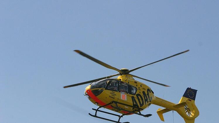 Unfall in Schwaben: Bei einem Faschingsumzug wurde ein Mann schwer verletzt. Symbolbild: pixabay.com/tassilo111