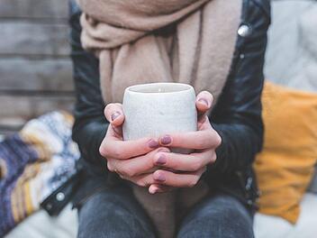 Dass Ingwer gegen Kälte hilft, ist  bekannt. Aber wusstet ihr, dass  auch Rosmarin dem Körper einheizen kann? Mit diesem 7 Tipps wird's euch im Winter warm. Symbolbild: pixabay.