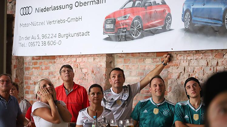 Von der frühen Anstoßzeit ließen sich die Zuschauer nicht abschrecken. Sie sorgten erneut für eine "volle Hütte" in der Kühnlenzpassage. Foto: Marian Hamacher