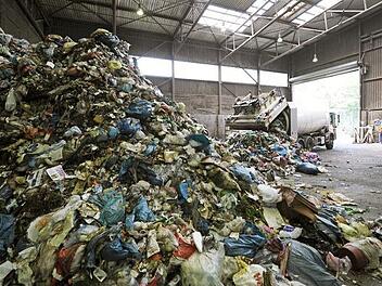 In der Corona-Krise wird wegen der Hygieneregeln wieder mehr Plastik genutzt. Das macht sich beim M&uuml;ll bemerkbar. Foto: picture alliance, dpa