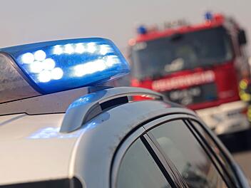 Polizeiwagen und Feuerwehrauto