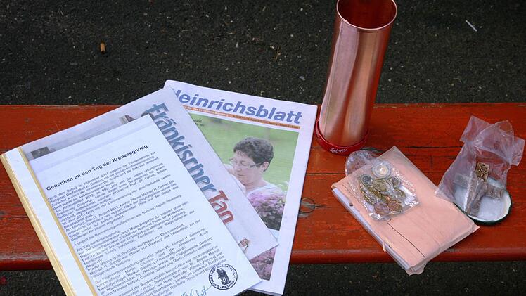 In die Kartusche für spätere Generationen kommt auch der Fränkische Tag