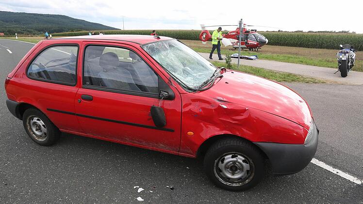 Bei einem Zusammenstoß zwischen einem Motorrad und einem Pkw ist der 29 Jahre alte Motorradfahrer am Sonntagnachmittag auf der Straße zwischen Leesten und Geisfeld verletzt worden. Foto: News5 / Herse