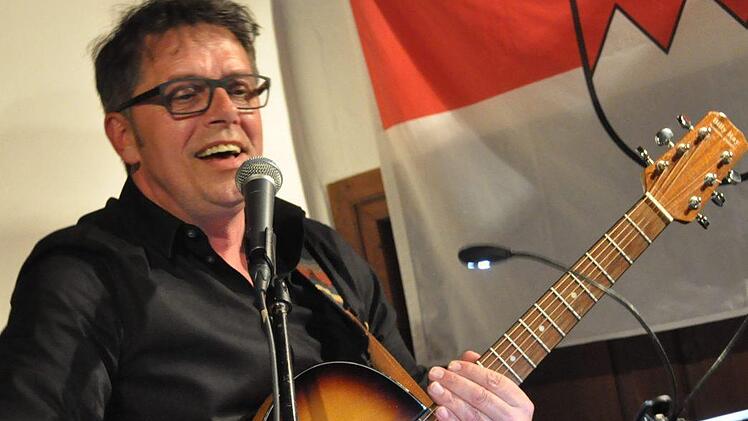 Rockin' Elvis: "Waldi" Butterhof. Bei "Viva Las Vegas" hielt es die wenigsten auf den Stühlen.