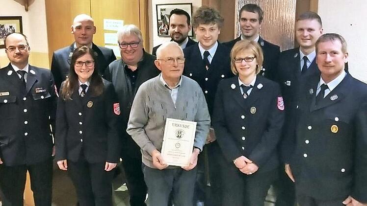 Hans Müller wurde für 70 Jahre Mitgliedschaft bei der Freiwilligen Feuerwehr Lützelsdorf geehrt. Foto: privat