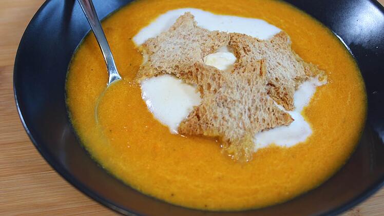 Klassische Weihnachtssuppe
