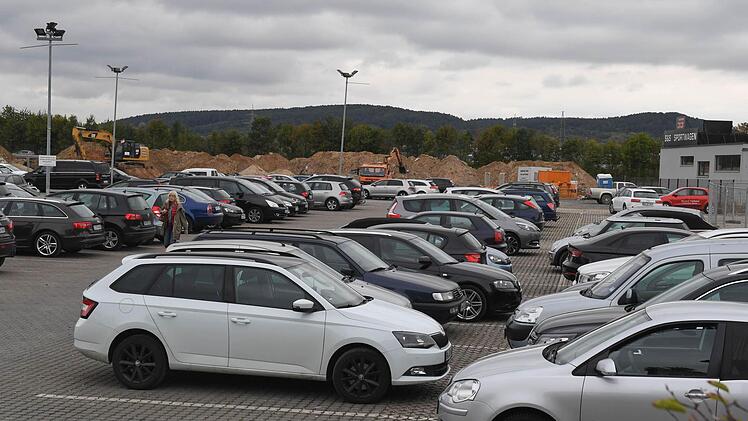 Derzeit verfügt das Ertl-Zentrum über etwa 650 Parkplätze, auch provisorische. Foto: Ronald Rinklef