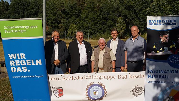 Unser Bild zeigt (von links) Ludwig Weisenseel (Beisitzer der Schiedsrichtergruppe Bad Kissingen), Norbert Kröckel (Ehren-Bezirksschiedsrichterobmann), Adam Reusch (Ehrenobmann), Alexander Arnold (Schiedsrichterobmann der Gruppe Bad Kissingen sowi...