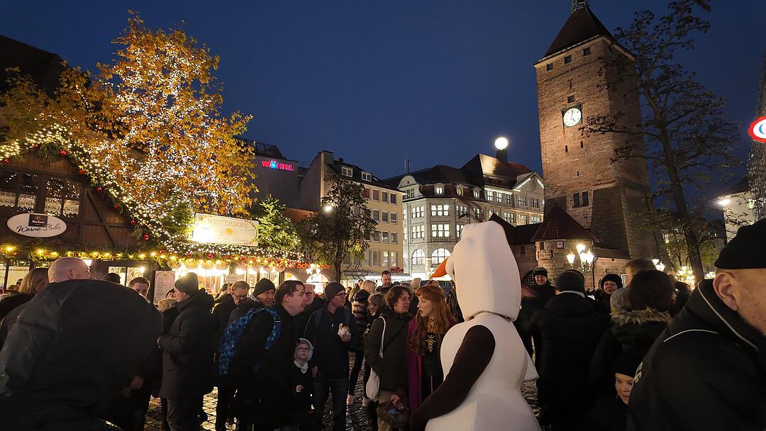 Glühwein, Bratwurst - Und Riesenrad: Winterdorf in Nürnberg eröffnet