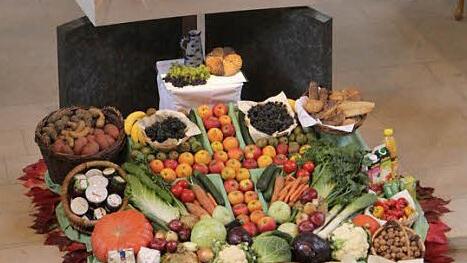 Erntedankaltar in der Giecher Kirche Foto: p