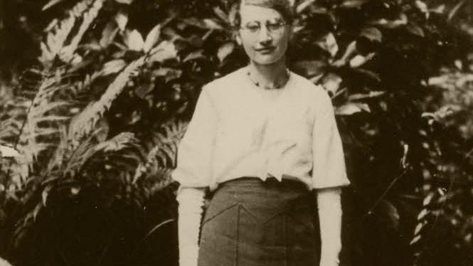 Luise Löwenfels nach Beendigung ihrer Ausbildung als Kindergärtnerin 1935.  Foto: Generalat der Armen Dienstmägde Jesu Christi (Dernbacher Schwestern)