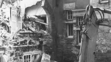 Alexandrinenbad in Coburg: Die Abrissbagger leisteten ganze Arbeit.Foto: Tageblatt-Archiv
