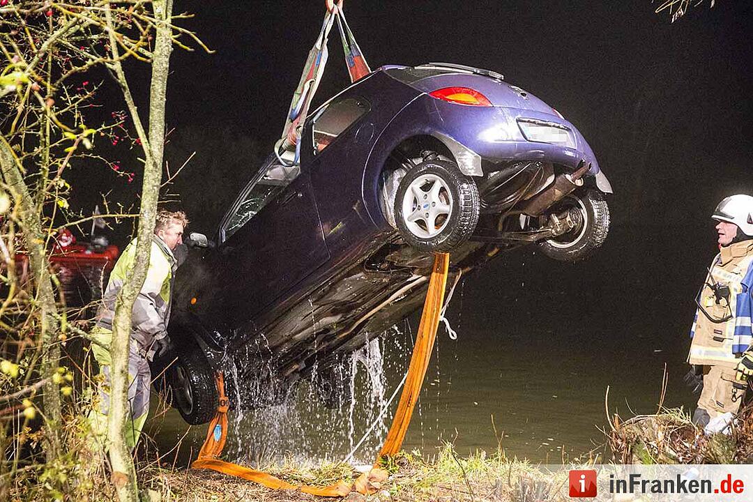 Pkw rollt bei Theres in Main: 23-Jährige stirbt
