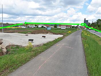 Das wäre ein ganz schön großer Umweg gewesen, wie die Markierungen auf dem Bild zeigen. Nur acht bis zehn Meter verhindern das.