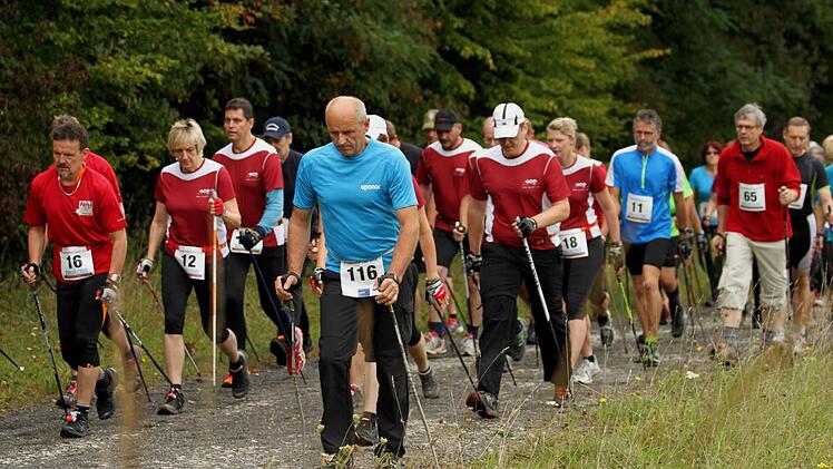 Riesig war das Teilnehmerfeld bei den Nordic-Walkern.