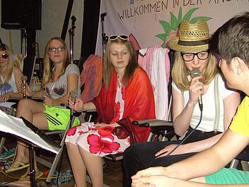 "Malle ist nur einmal im Jahr" (von links): Nadine Zink, Sabrina Zink, Katharina Heilmann, Elena Heilmann und Constantin Öhrlein. FotoUdo Sell
