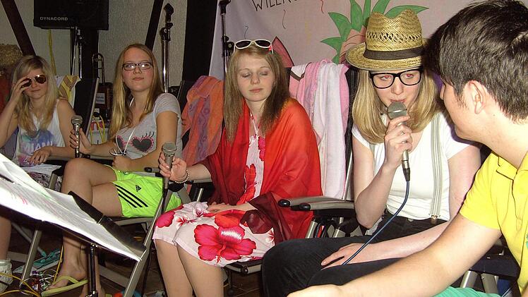 "Malle ist nur einmal im Jahr" (von links): Nadine Zink, Sabrina Zink, Katharina Heilmann, Elena Heilmann und Constantin Öhrlein. FotoUdo Sell