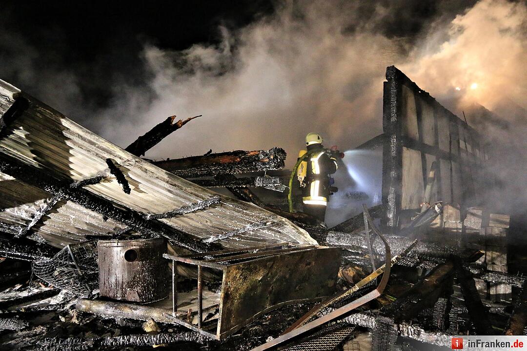 Großeinsatz: Scheunenbrand in Seigendorf
