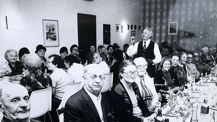 Osterfeier 1977 im Altenclub, der in der Awo-Geschäftsstelle im Waisenhaus unterkam