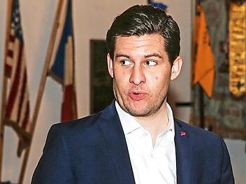 Dominik Sauerteig am 30. März 2020, dem Tag seiner Wahl: Soeben hat er das Amt des Oberbürgermeisters angenommen. Seither prägt die Corona-Pandemie sein (Amts-)Leben. Foto: Barbara Herbst/CT-Archiv