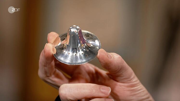 "Das ist ein Stillh&uuml;tchen aus Silber", erkl&auml;rte Expertin Wendela Horz bei "Bares f&uuml;r Rares".