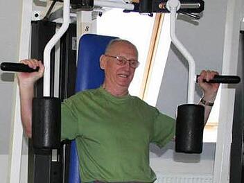 Zum Muskelaufbau ist es nie zu spät. Wer aber erst im höheren Alter mit Sport beginnt, sollte es vorsichtig angehen lassen.   Foto: Birgit Malchow/be.p