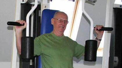 Zum Muskelaufbau ist es nie zu spät. Wer aber erst im höheren Alter mit Sport beginnt, sollte es vorsichtig angehen lassen.   Foto: Birgit Malchow/be.p