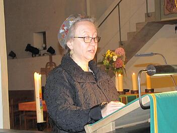 Rabbinerin Antye Yael Deusel bei ihrer Predigt. Foto: Martin Koch