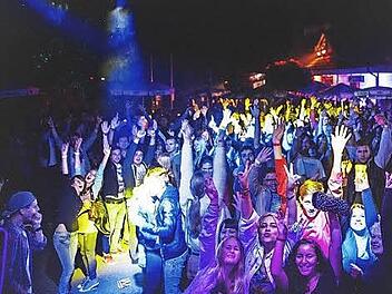 Beim Beach Clubbing rund um den Trebgaster Badesee geht es am Samstag wieder rund. Foto: privat