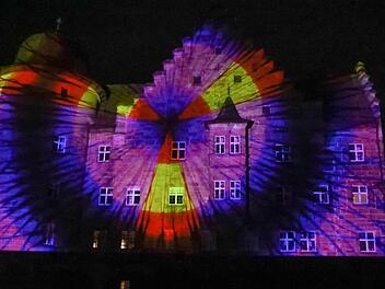 Imposante Momentaufnahme der fast zehnminütigen Lichtkunst am Schloss Eyrichshof.Barbara Herbst