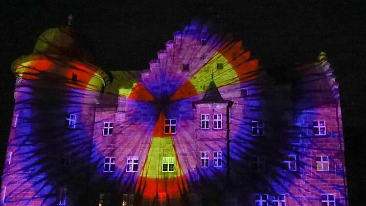 Imposante Momentaufnahme der fast zehnminütigen Lichtkunst am Schloss Eyrichshof.Barbara Herbst