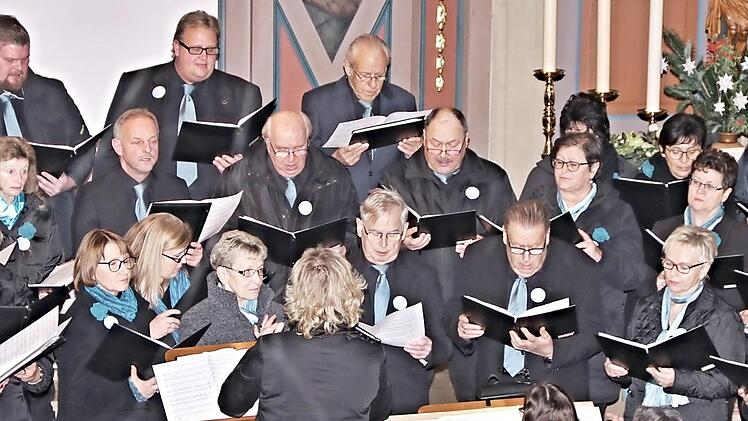 Der Gesangverein Concordia Maroldsweisach unter der Leitung von Christine Kettler-Pohl ließ in seinen Liedbeiträgen Weihnachtliches erklingen.