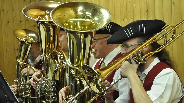 Mit einem schwungvollen Konzert feierte der Musikverein Edelweiss Lauter auf den Tag genau seinen 100. Geburtstag.  Foto: Peter Klopf