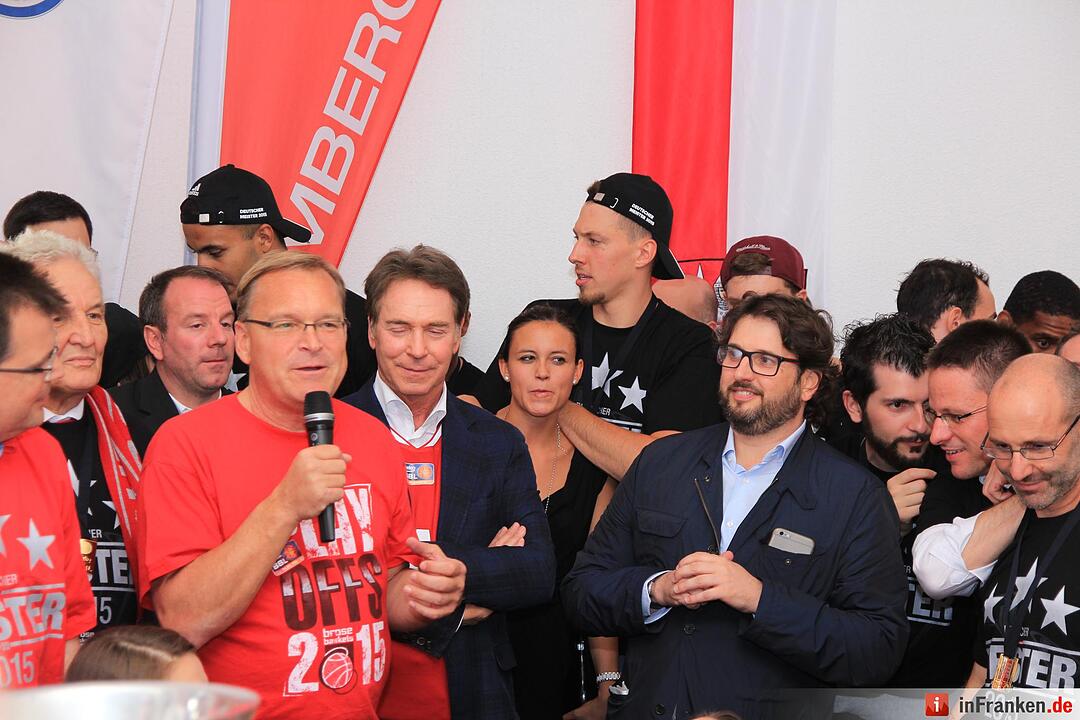 Meister-Party am Maxplatz