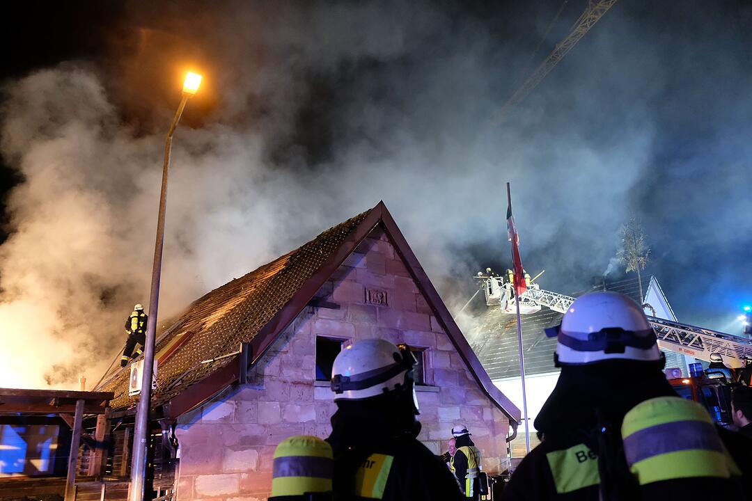 Nürnberger Gaststätte geht in Flammen auf: Anwohner evakuiert