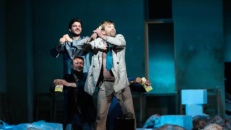 Die Oper "Aufstieg und Fall der Stadt Mahagonny" von Bert Brecht und Kurt Weill feierte Premiere am Landestheater Coburg. Regie führte Konstanze Lauterbach.Foto: Henning Rosenbusch
