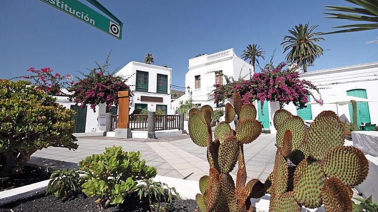 Die wei&szlig;en H&auml;user sind ein Kennzeichen der Insel. Foto: Raimund G&ouml;hlich