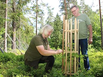 So haben sie sich das Ergebnis vorgestellt: Carmen Hombach und Theo Kaiser testen den "Leisti"-Prototyp. Foto: Dagmar Besand