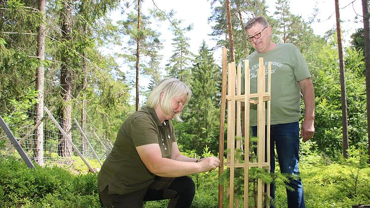 So haben sie sich das Ergebnis vorgestellt: Carmen Hombach und Theo Kaiser testen den "Leisti"-Prototyp. Foto: Dagmar Besand
