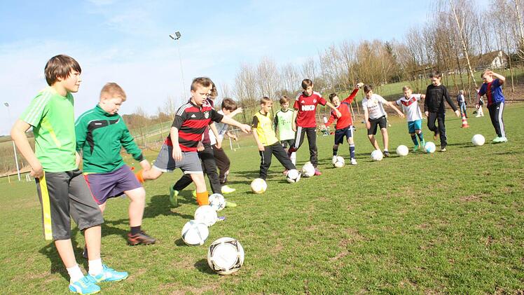 Beim Training zeigen die Kinder vollen Einsatz.  Foto: Robert Huger